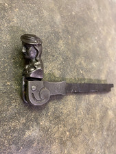 Ancien Arret de volet porte en fonte à sceller estampillé CF, butée