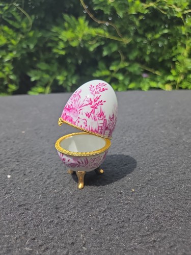 Oeuf en porcelaine pilulier