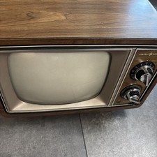 Vintage General Electric television model 10AB2408W - Works 10” GE Black & White