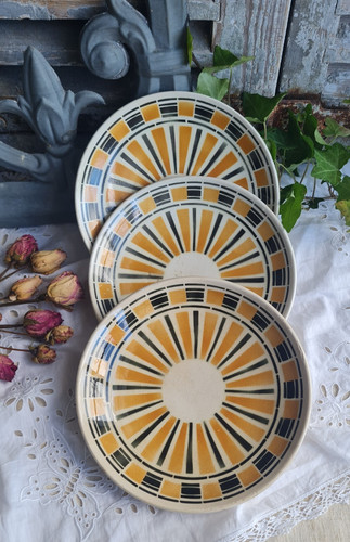 Anciennes petites assiettes - anciennes,