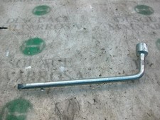 clé pneu TOYOTA YARIS NCP1