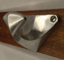 Ancienne patère alu porte