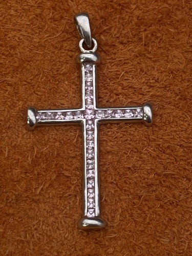 Tres beau pendentif croix - tres,