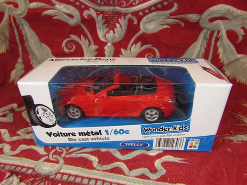 Voiture miniature dans - miniature,
