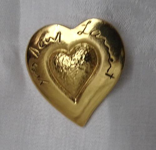 Coeur métal doré signé - en,