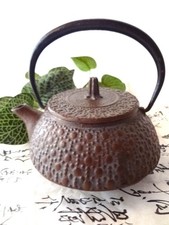 Théière ancienne en fonte