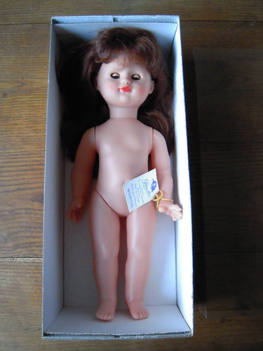 Poupee emilie nue - , modes