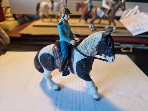Cavaliere schleich sur - , cheval