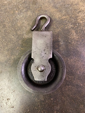 Ancienne  poulie en fer et