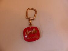 PORTE CLÉ BOURBON CUISINIERE ET POELE A MAZOUT DEVILLE CHARLEVILLE FOND ROUGE