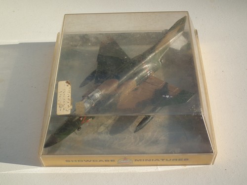 Avion miniature métal f4 - avion, e
