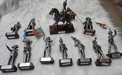 Figurines étain les - /,