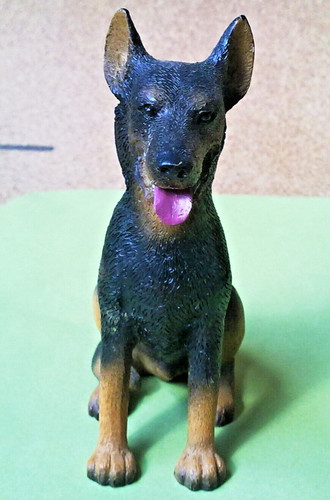 Petite figurine chien - , en