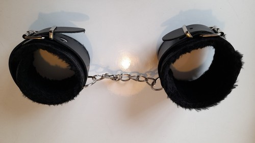 Menottes cuir bdsm poignets - menottes,