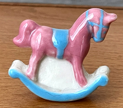 Fève cheval bascule rose - fève,