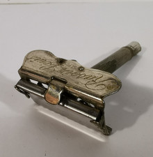 ANCIEN RASOIR LOUIS - ANTIQUE