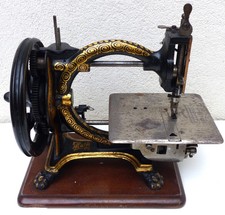 Machine à coudre ancienne