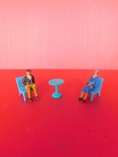 STARLUX / PETITES TAILLES . LES CIVILS  LE SALON FEMME ET HOMME ASSIS + TABLE