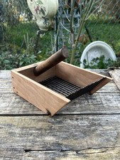 Peigne à myrtilles en bois -