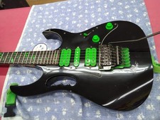 (Ibanez)JEM-777V Steve Vai noir avec rayures vertes et pièces fabriqué au Jap...