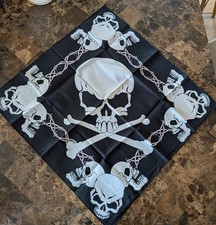 *Nice Black & White Bandana - Skull Heads - 22'' X 22''