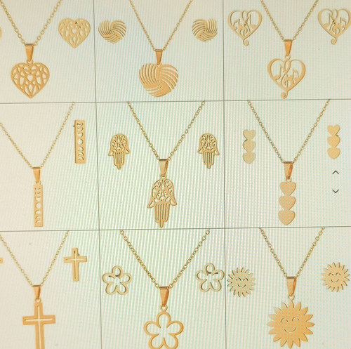 Collier avec pendentif main - , de