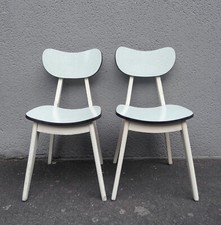2 chaises en formica vert