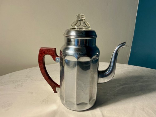 Cafetiére chromée et - chromÉe,