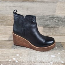 Diba True Comet Ride Womens Boots Sz 9 M Black Faux Leather Side Zip Ankle Boots