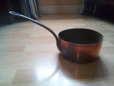 Très ancienne casserole en