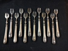 Suite de 12 fourchettes à