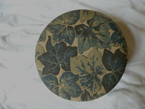 Ancienne boite recouverte - ancienne,
