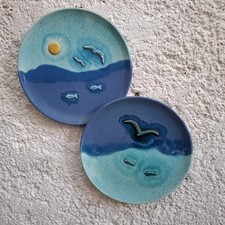 2 assiette murale décor marin poisson oiseau bord de mer signé era vallauris