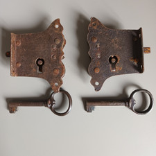 anciennes serrures de meuble