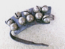 ANCIEN COLLIER CUIR A GRELOTS