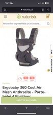 un porte-bébé “Ergobaby /