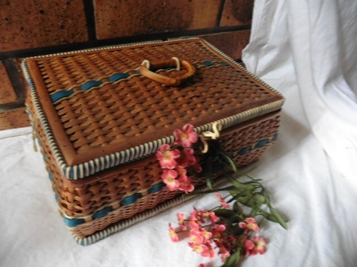 Ancienne boite ouvrages - ancienne, a