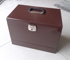 Classeur en métal et dossiers