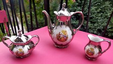 service à café vintage argenté décor Fragonard. 