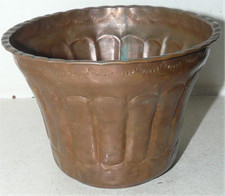 PETIT MOULE A GATEAUX EN CUIVRE ANCIEN 