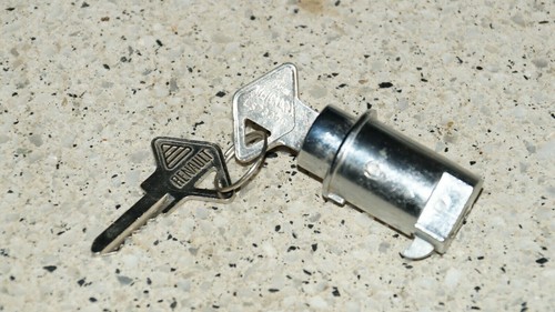 Serrure boite gant neuve - de,
