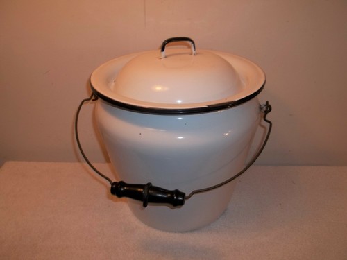 Vtg large white lidded - vtg, qt