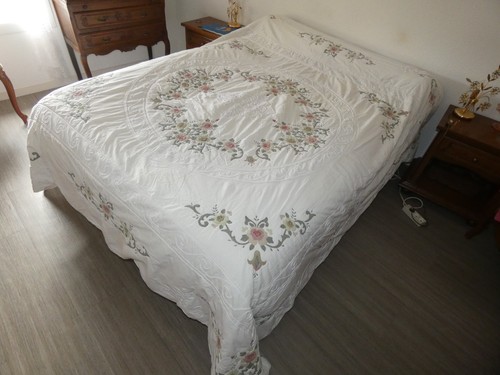 Linge ancien brodé dessus - dessus, de