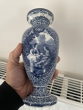 Vase Delft  décor Louis XVI.