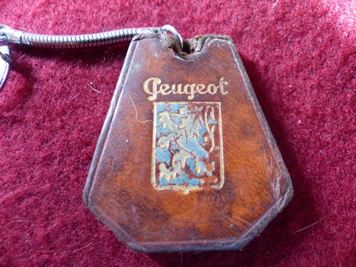 Ancien porte clé cuir - , auto