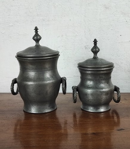 Lot deux anciens pots en - de,