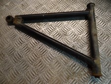 triangle avant gauche quad polaris 330 trail boss ou quad polaris 330 ATP