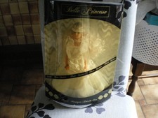 une poupée manequin belle