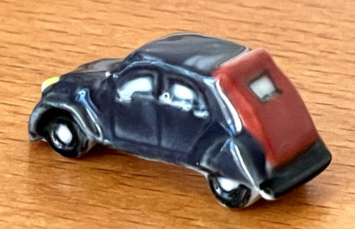 Fève petite voiture - petite, ancienne