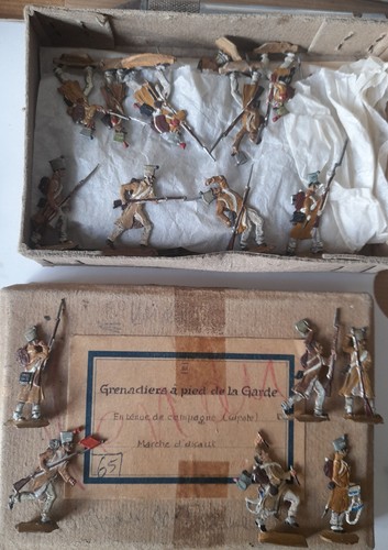 Plat étain figurines - plat, .